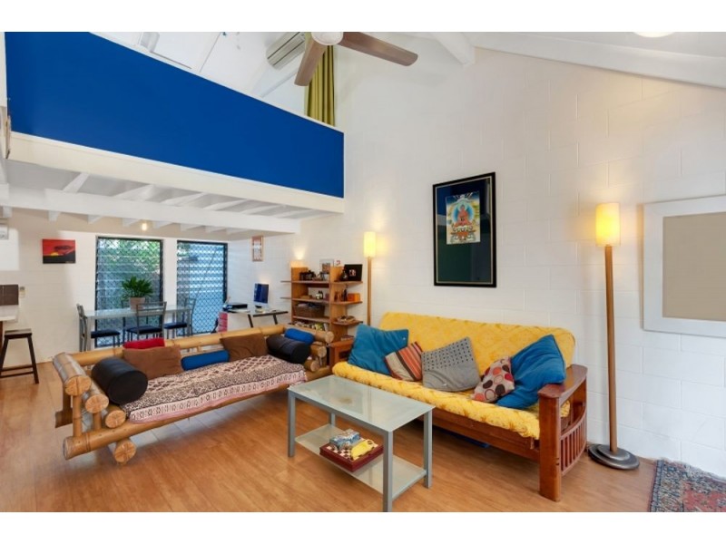 2/387-389 Mayers Street, Edge Hill QLD 4870