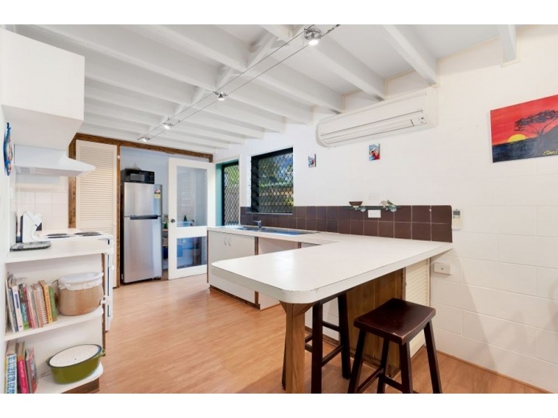 2/387-389 Mayers Street, Edge Hill QLD 4870