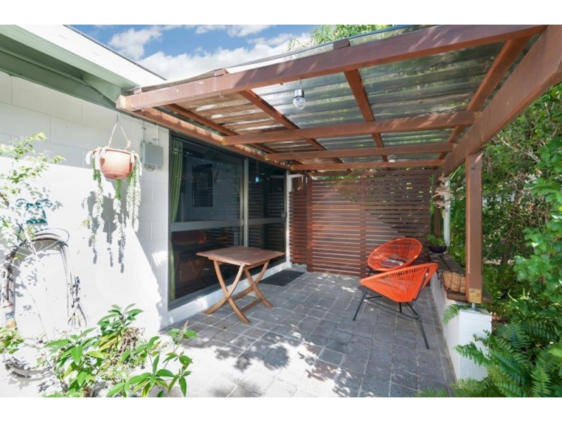 2/387-389 Mayers Street, Edge Hill QLD 4870