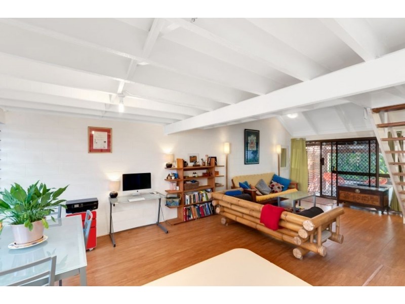 2/387-389 Mayers Street, Edge Hill QLD 4870