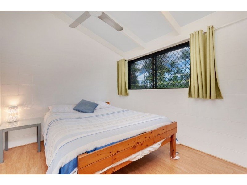 2/387-389 Mayers Street, Edge Hill QLD 4870