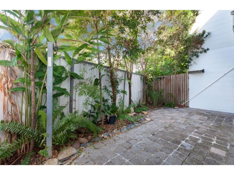 2/387-389 Mayers Street, Edge Hill QLD 4870