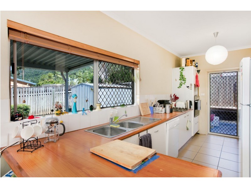 6 Milford Close, Kanimbla QLD 4870