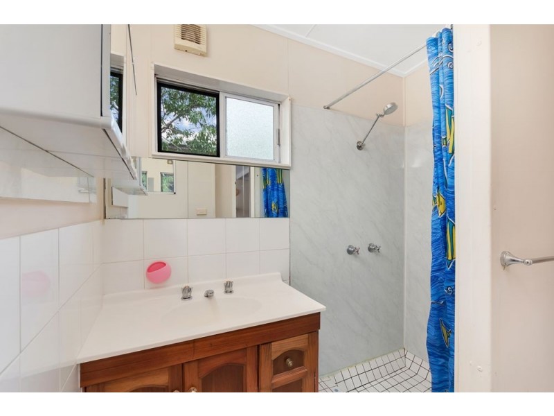 52 Christensen Street, Machans Beach QLD 4878