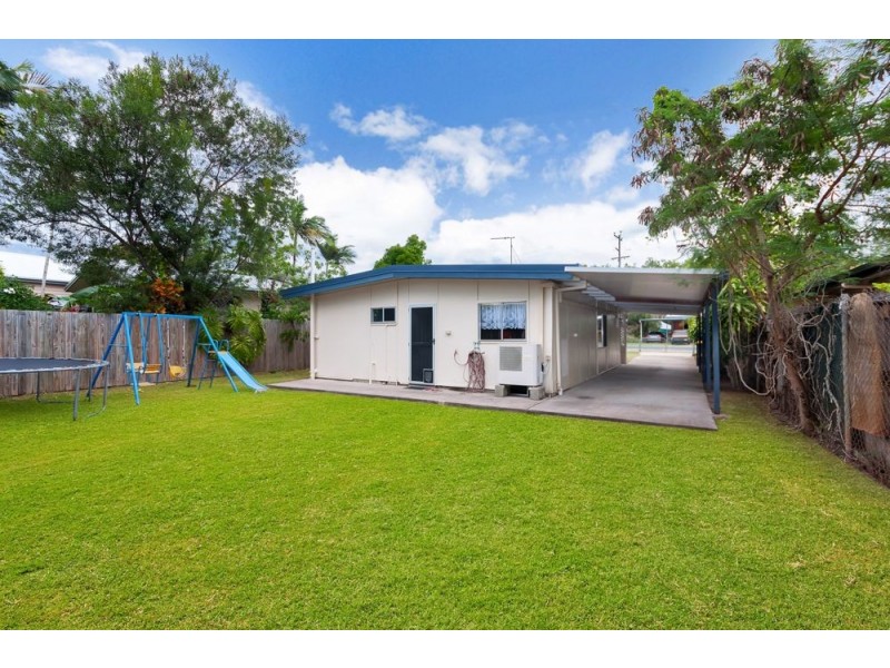 52 Christensen Street, Machans Beach QLD 4878
