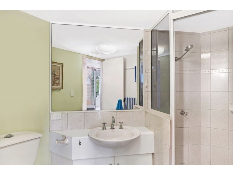 8/279 Esplanade, Cairns North QLD 4870