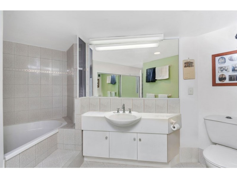 8/279 Esplanade, Cairns North QLD 4870