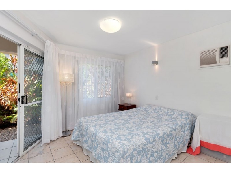 4/239 Lake Street, Cairns North QLD 4870