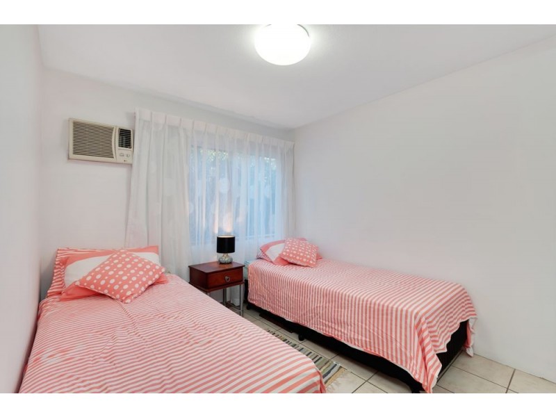 4/239 Lake Street, Cairns North QLD 4870