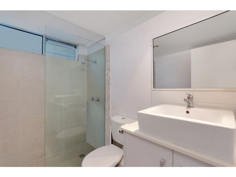 4/239 Lake Street, Cairns North QLD 4870