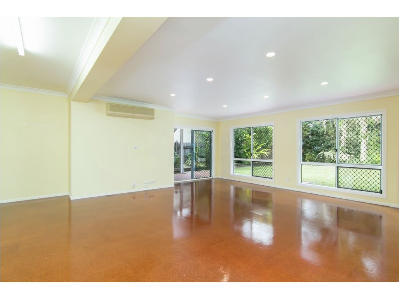 11 Travolta Close, White Rock QLD 4868