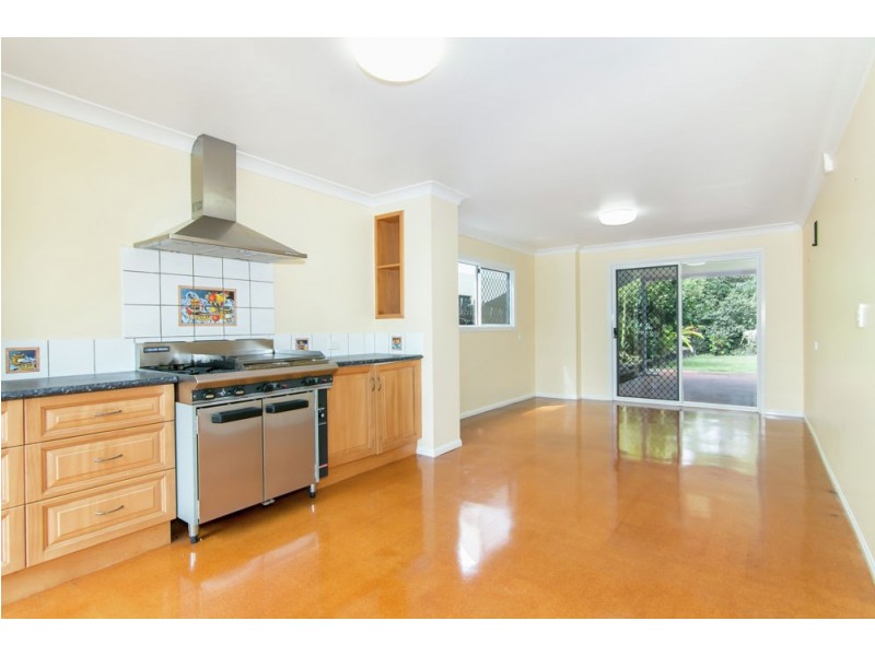 11 Travolta Close, White Rock QLD 4868