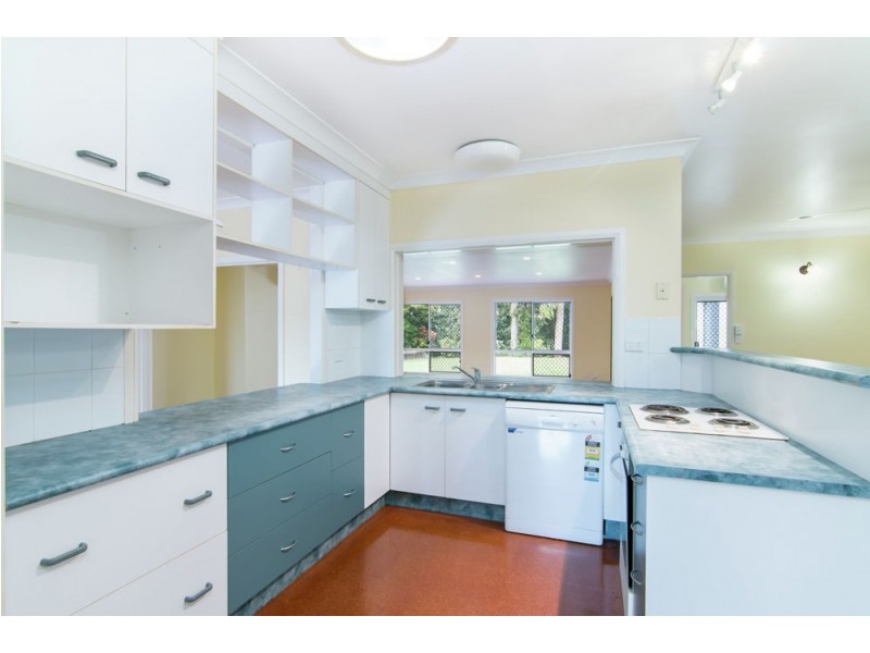 11 Travolta Close, White Rock QLD 4868