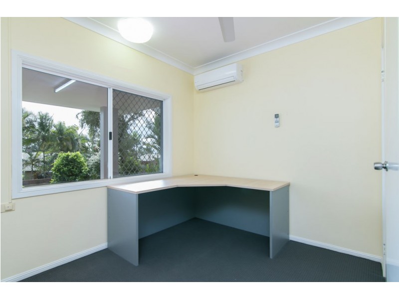 11 Travolta Close, White Rock QLD 4868