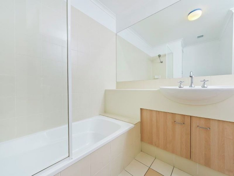5/303 Lake Street, Cairns North QLD 4870