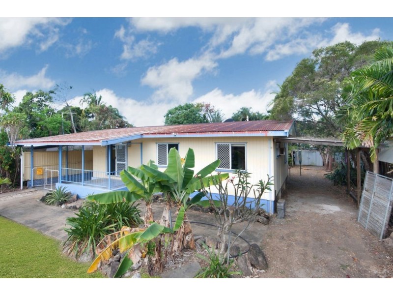 38 Oak Street, Holloways Beach QLD 4878