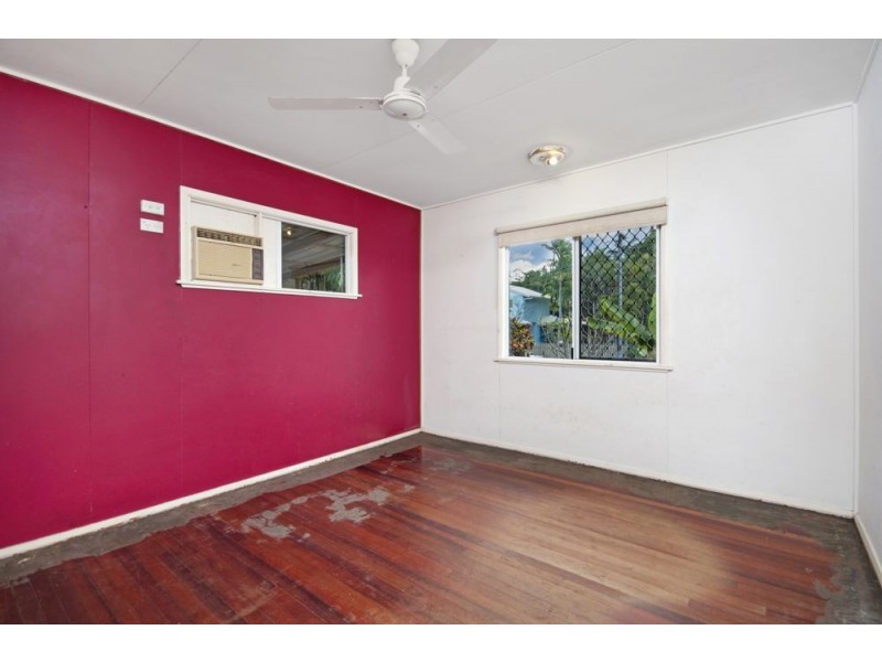 38 Oak Street, Holloways Beach QLD 4878