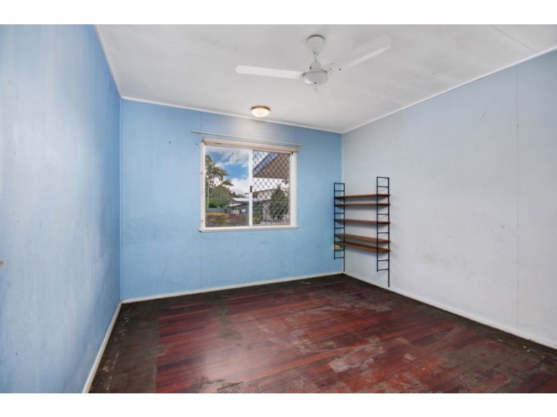 38 Oak Street, Holloways Beach QLD 4878