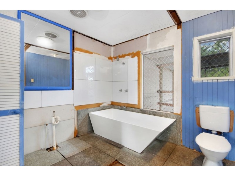 38 Oak Street, Holloways Beach QLD 4878