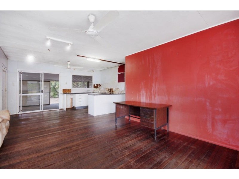 38 Oak Street, Holloways Beach QLD 4878