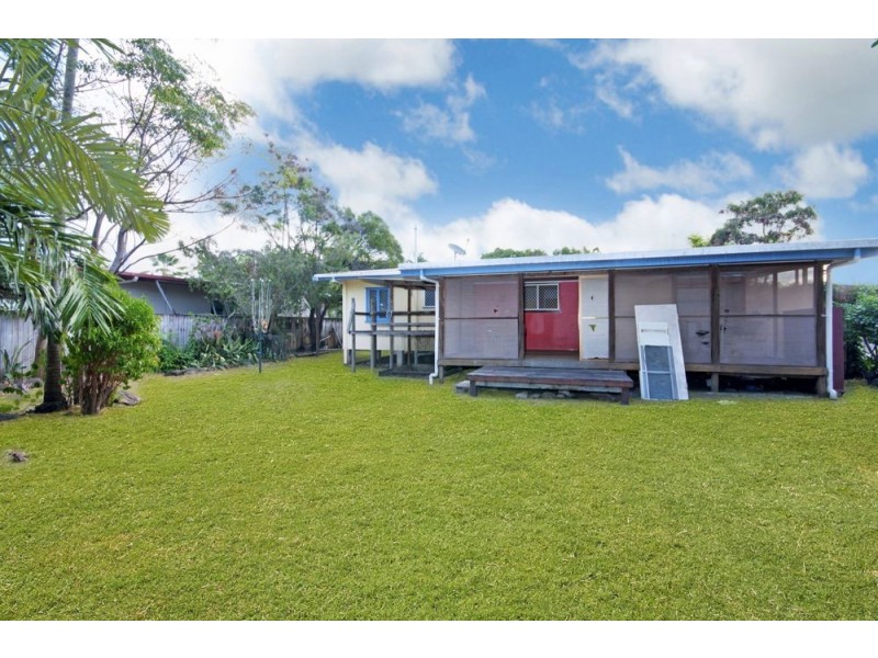 38 Oak Street, Holloways Beach QLD 4878