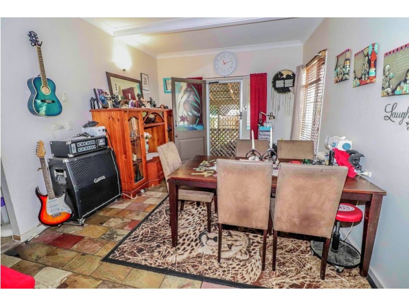 26 Warner Street, Manunda QLD 4870