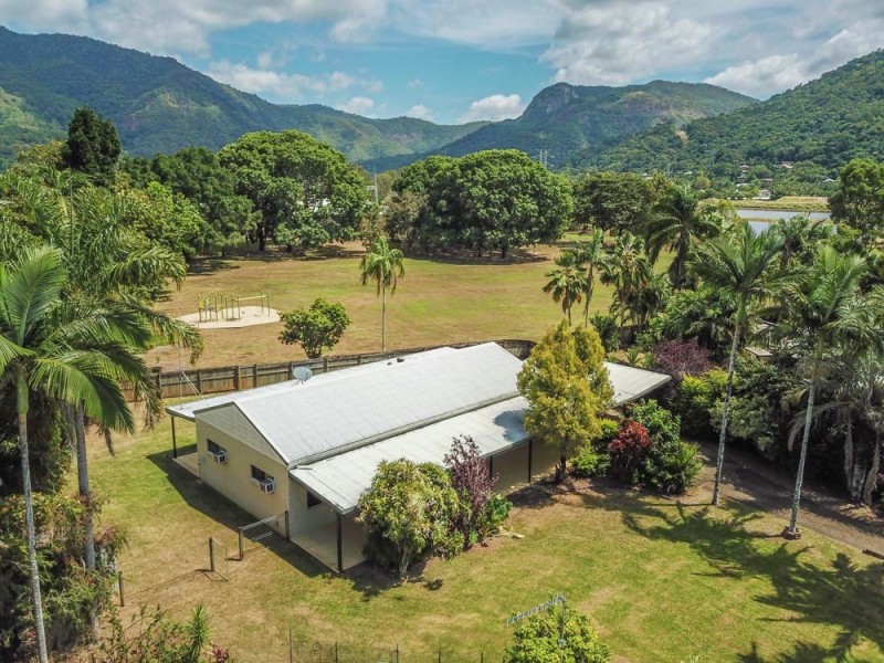 2 Melinga Close, Caravonica QLD 4878