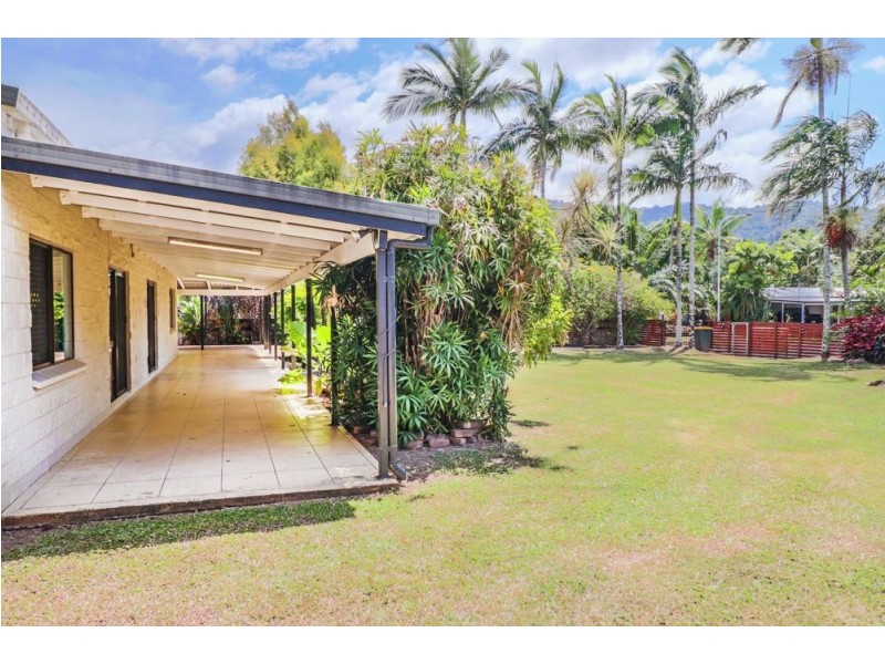 2 Melinga Close, Caravonica QLD 4878