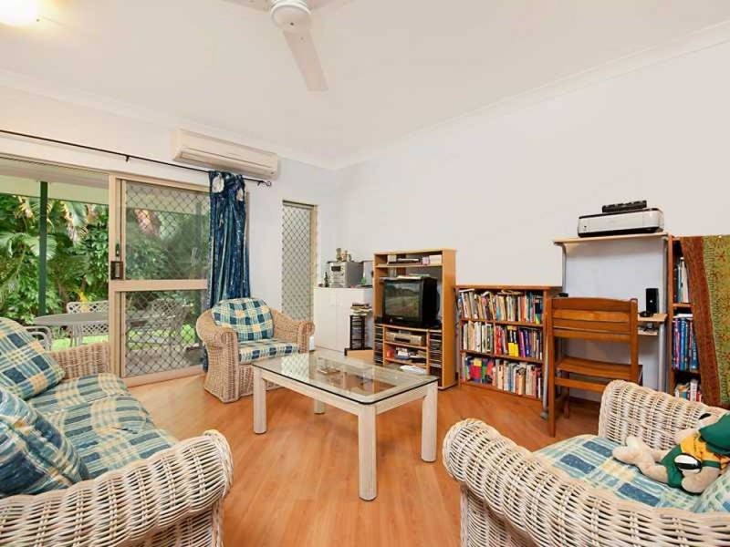 2/82 Old Smithfield Road, Freshwater QLD 4870