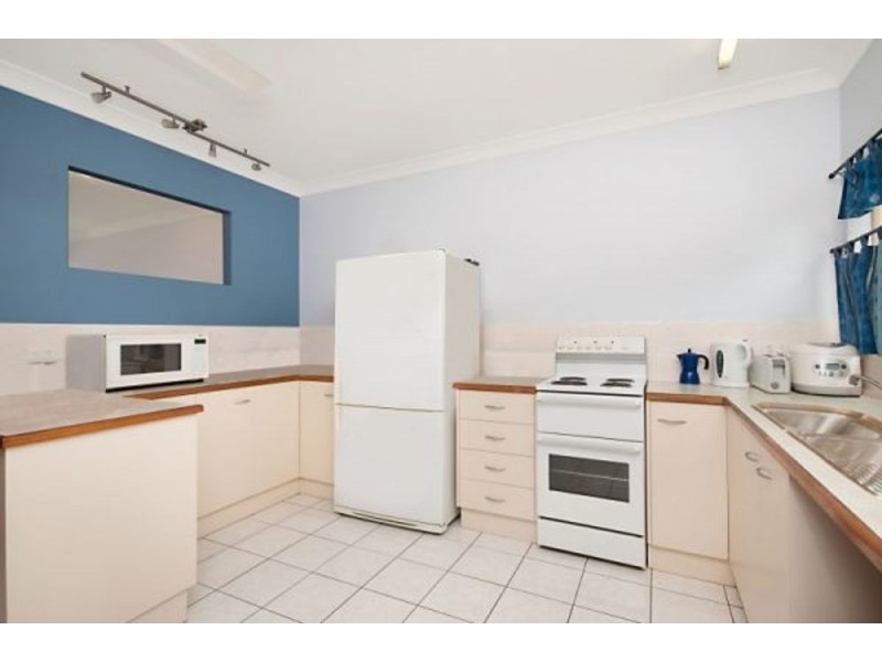 2/82 Old Smithfield Road, Freshwater QLD 4870