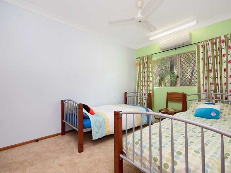 2/82 Old Smithfield Road, Freshwater QLD 4870