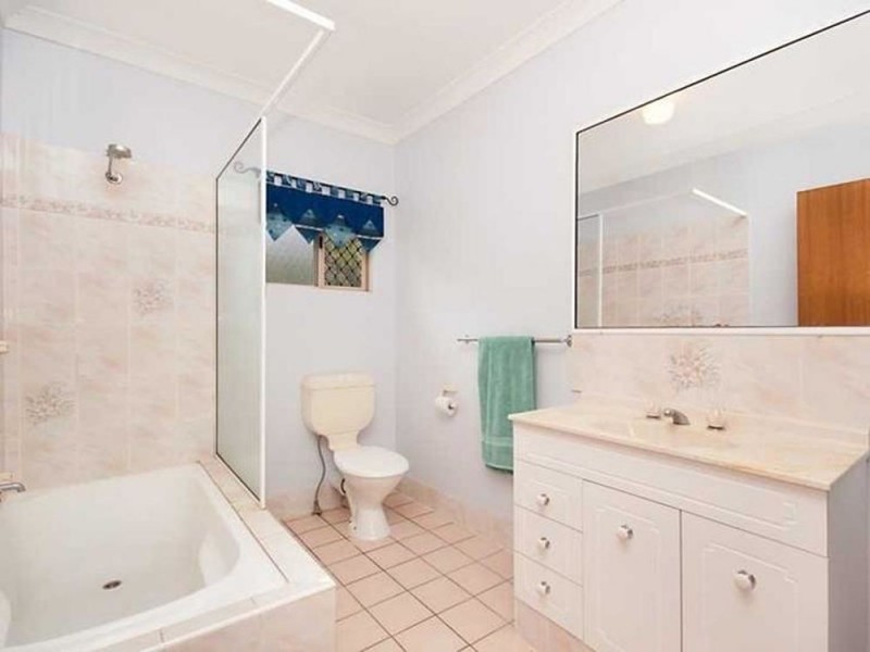 2/82 Old Smithfield Road, Freshwater QLD 4870