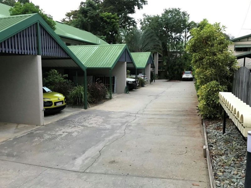 2/82 Old Smithfield Road, Freshwater QLD 4870