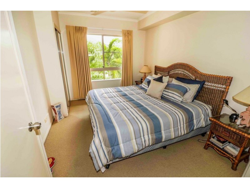 1759 2 Greenslopes Street, Cairns North QLD 4870