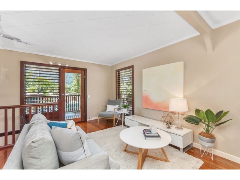 9 Duignan Street, Whitfield QLD 4870