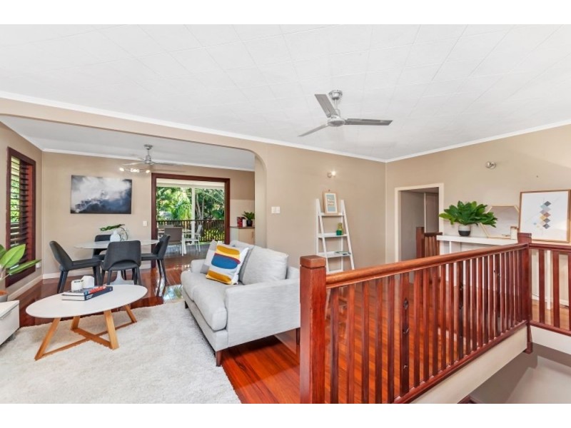 9 Duignan Street, Whitfield QLD 4870