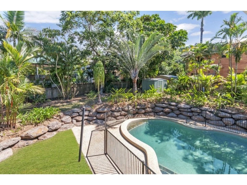 9 Duignan Street, Whitfield QLD 4870