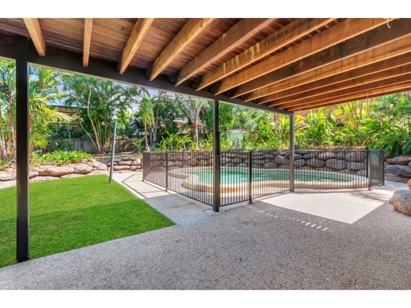 9 Duignan Street, Whitfield QLD 4870