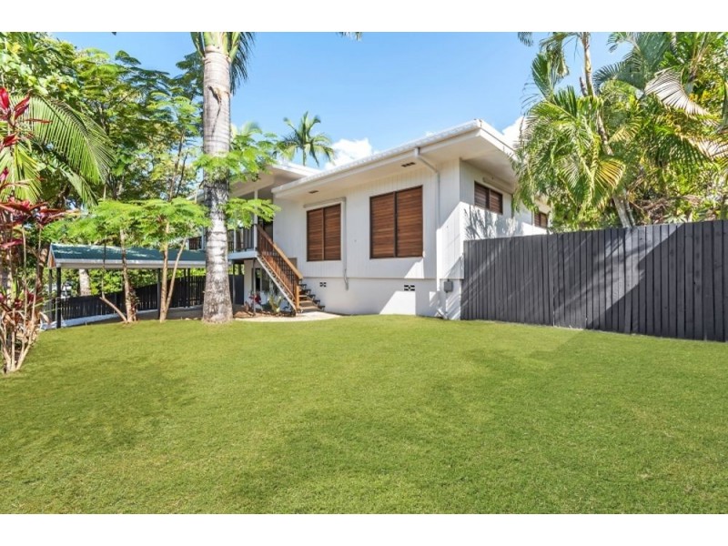 9 Duignan Street, Whitfield QLD 4870