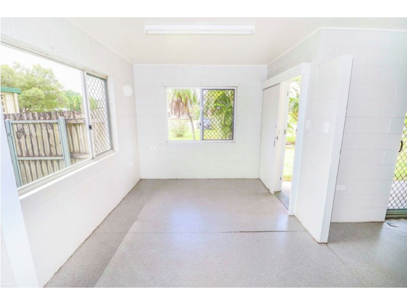 68 Cochrane Street, Mooroobool QLD 4870