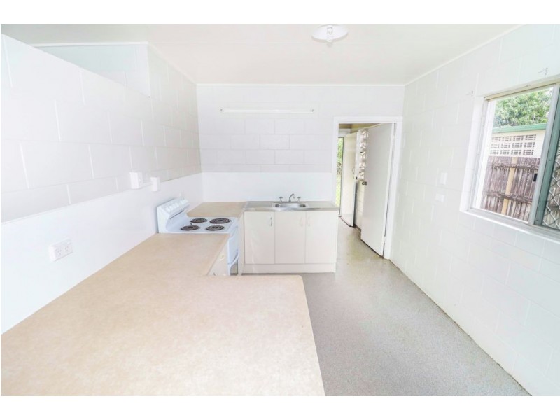 68 Cochrane Street, Mooroobool QLD 4870