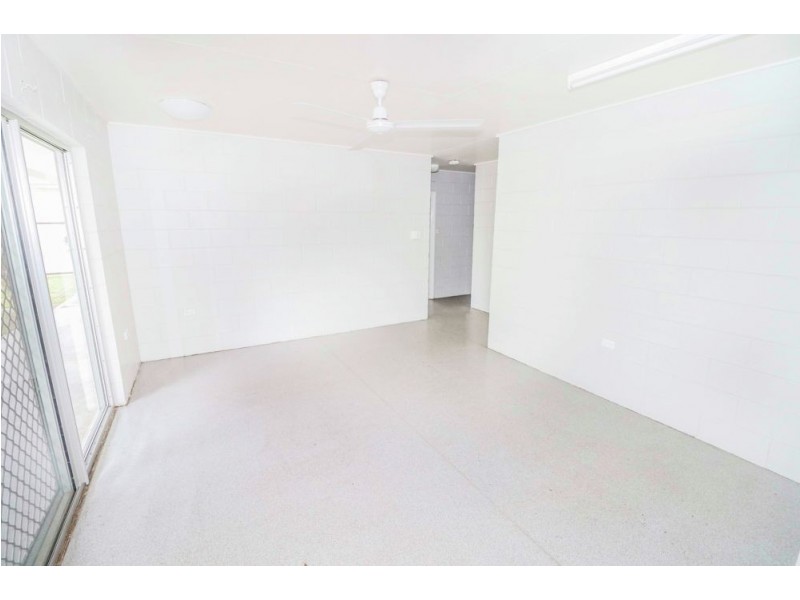 68 Cochrane Street, Mooroobool QLD 4870