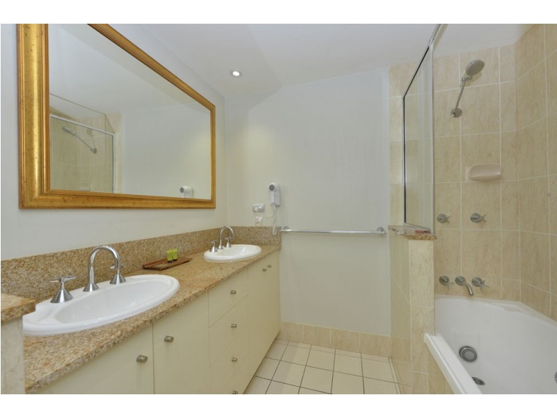1513 2 Greenslopes Street, Cairns North QLD 4870