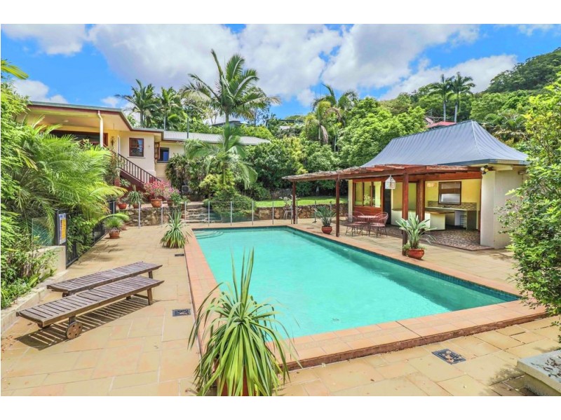 141 Hillview Crescent, Whitfield QLD 4870