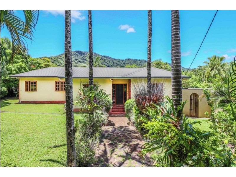 141 Hillview Crescent, Whitfield QLD 4870