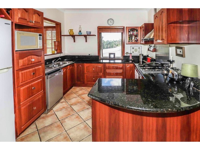 141 Hillview Crescent, Whitfield QLD 4870