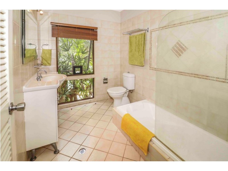 141 Hillview Crescent, Whitfield QLD 4870