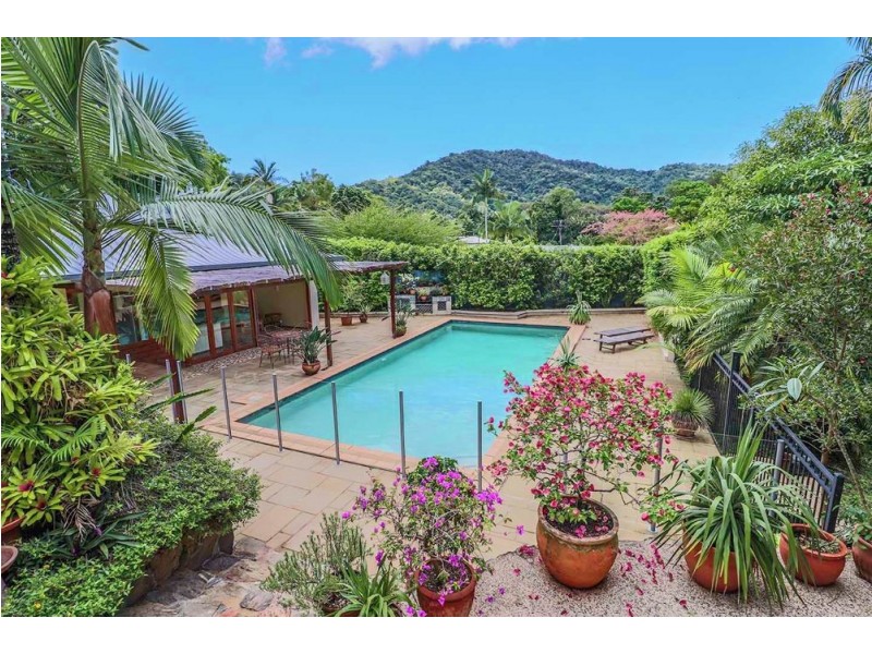 141 Hillview Crescent, Whitfield QLD 4870