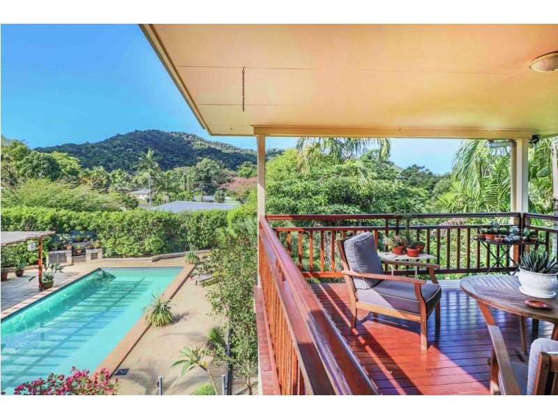 141 Hillview Crescent, Whitfield QLD 4870