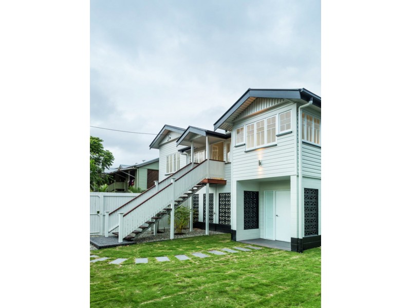 301 McLeod Street, Cairns North QLD 4870